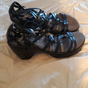 JBU Stapp Sandles Size 6